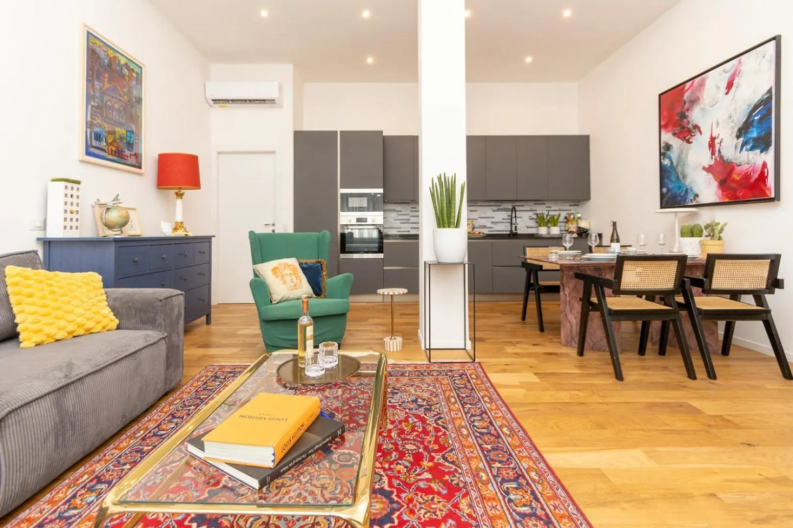 Loft Luxury Design- Apt With 2 Bedrooms -Wifi Ultra-5Min Metro Milán 0*,  Itálie